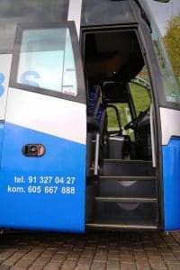 autobus-bova-60-miejsc-na-wynajem-drzwi