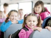 Jakie wyposażenie powinny mieć autobusy przeznaczone na wycieczki szkolne?